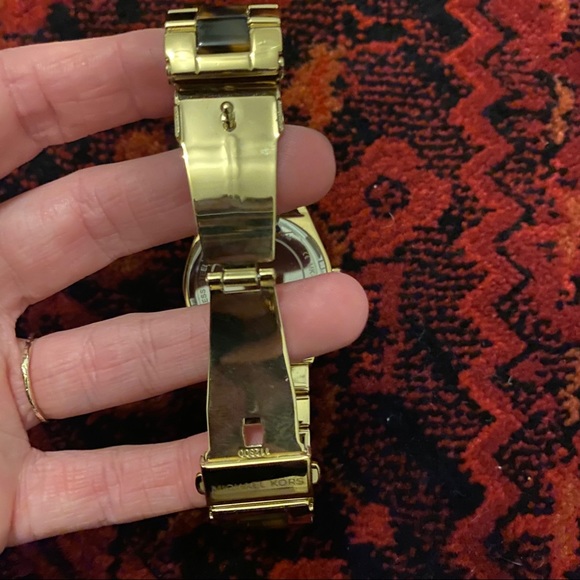 MICHAEL KORS | Tortoise Shell Watch - Picture 7 of 8